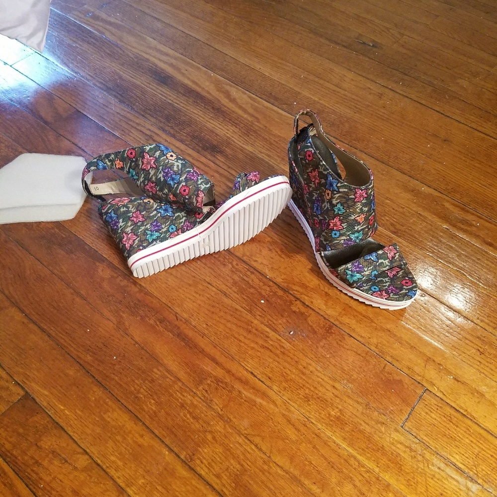 Nicole Miller sandles